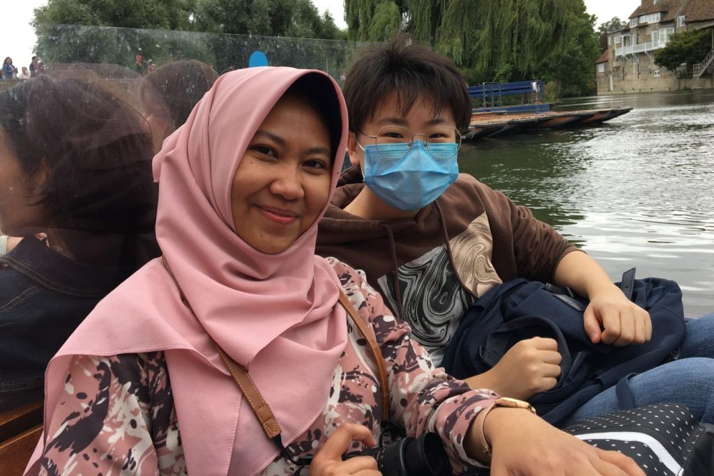 international students enjoying a day out in Cambridge